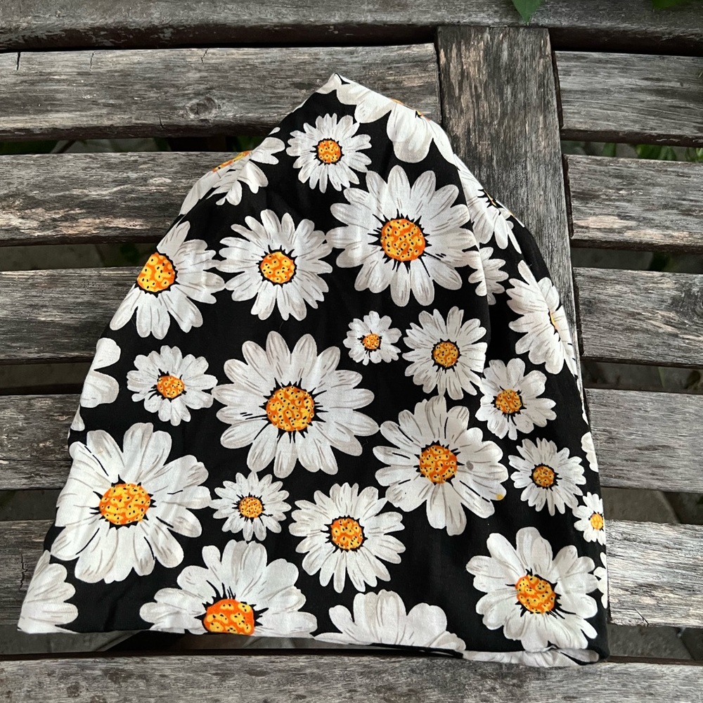 Black with White Daisies Slouchy Beanie
